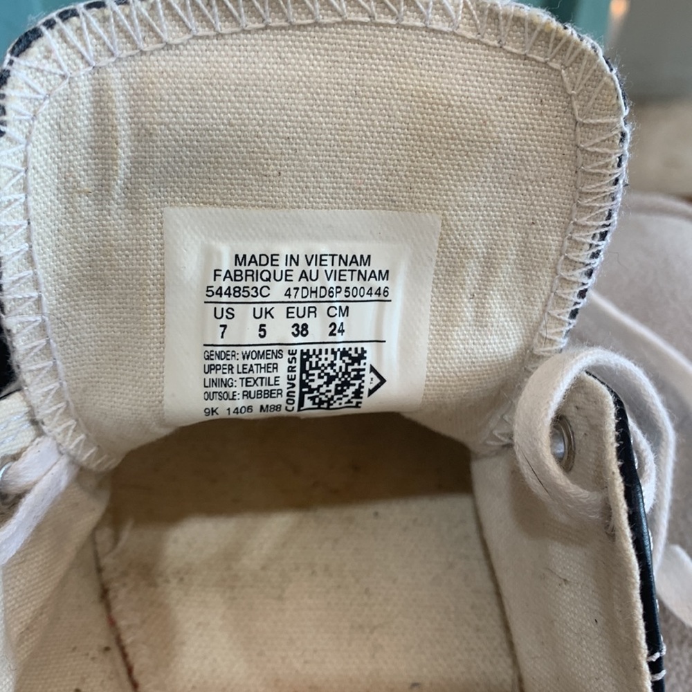 Leather Converse size 7 - Picture 3 of 3